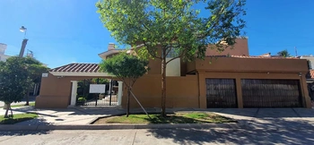 13_2419 | En Venta hermosa y amplia Residencia, Colonia Scally. | Realhaus