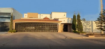 13_2871 | En Venta Hermosa Residencia, Fracc. Las Palmas | Realhaus