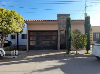5_1903 | CASA EN VENTA 2 REC FRAC PRADOS DEL SUR AMUEBLADA | Realhaus